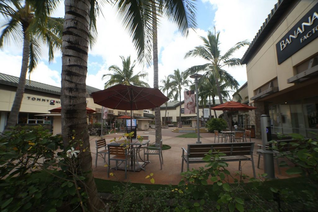 Waikele Outlets Shuttle from Waikiki for round trip shopping transportation